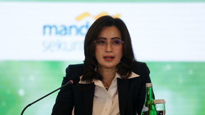 Bank Mandiri akan melakukan penerbitan Penawaran Umum Berkelanjutan (PUB) Obligasi Berwawasan Lingkungan Berkelanjutan atau Green Bond dengan target Rp10 triliun. Hal itu disampaikan dalam paparan publik yang dihadiri Dirut Bank Mandiri Darmawan Junaidi di Jakarta, Selasa (23/5/2023).