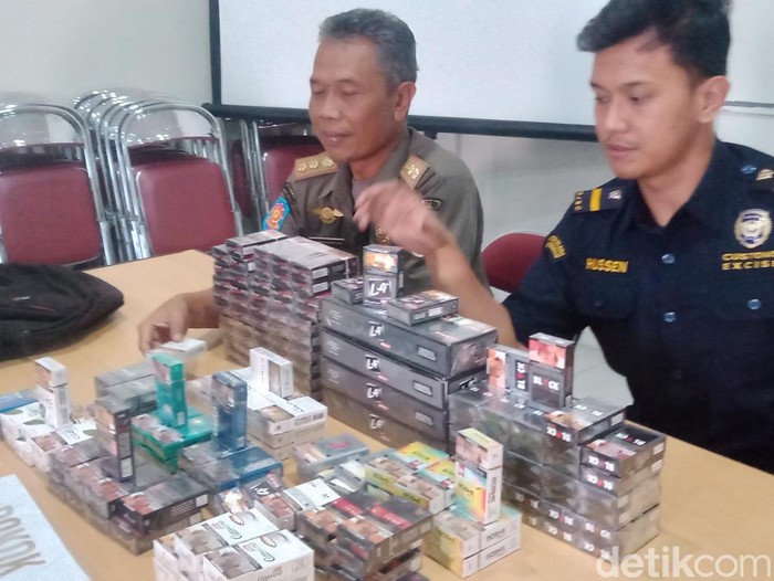 Barang bukti rokok ilegal yang diamankan di kantor Satpol PP Klaten, Selasa (23/5/2023).