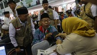 Para calon jamaah ini akan transit beristirahat sebelum diberangkatkan menuju Tanah Suci.  