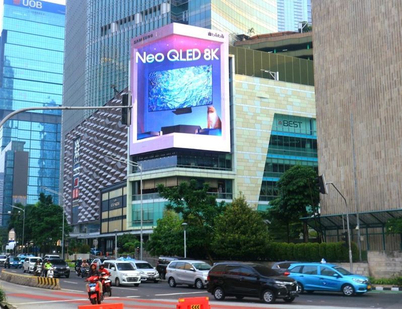 digital billboard raksasa Samsung Neo QLED 8K