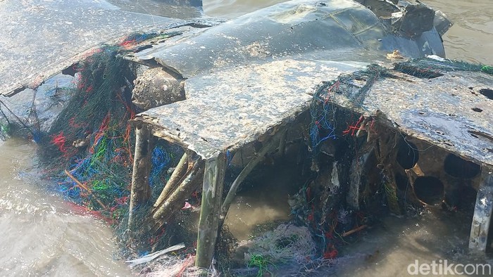 ditemukan bangkai pesawat tempur di paciran lamongan