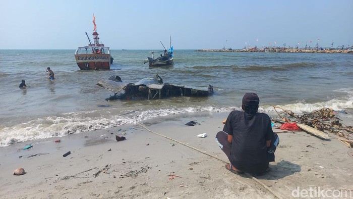 ditemukan bangkai pesawat tempur di paciran lamongan