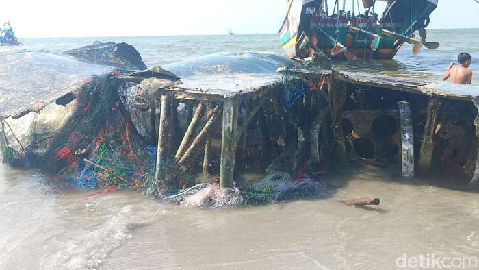 ditemukan bangkai pesawat tempur di paciran lamongan