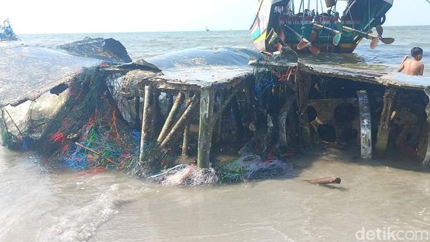 ditemukan bangkai pesawat tempur di paciran lamongan