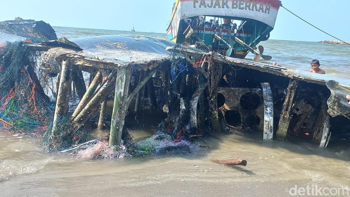 ditemukan bangkai pesawat tempur di paciran lamongan