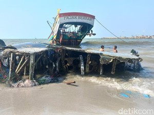 Bangkai Pesawat Ditemukan Nelayan Lamongan, Diduga Milik Belanda