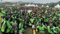 Gojek, layanan on-demand dari Grup GoTo dan Korps Lalu Lintas Kepolisian Negara Republik Indonesia (Korlantas Polri), kembali menggelar Apel Keselamatan Berkendara bersama ratusan mitra driver Gojek di Jakarta Selatan, Selasa (23/5).