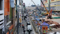 Salah satunya karena pemerintah terus berupaya mendukung perekonomian melalui alokasi anggaran infrastruktur, pembangunan Ibu Kota Nusantara (IKN), dan berlanjutnya program hilirisasi.