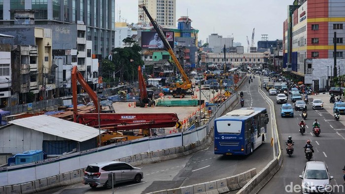 Ekonom dari Bank Mandiri memprediksi pertumbuhan ekonomi RI Kuartal II/2023 akan tumbuh lebih ekspansif. Pertumbuhan ekonomi diprediksi tumbuh 5,07 Persen.