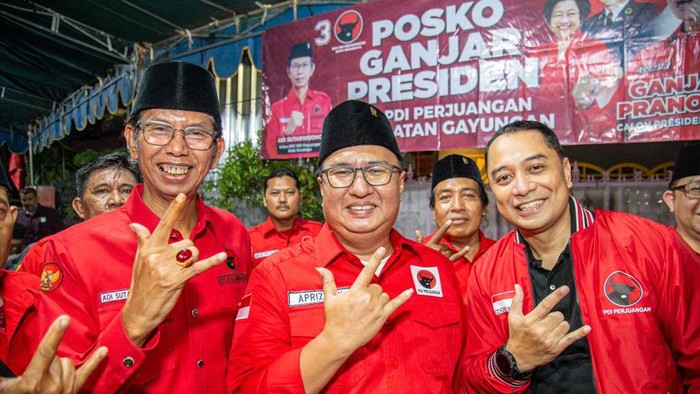 Eri Cahyadi meresmikan posko Ganjar Presiden di Gayungan Surabaya