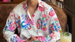 Keseruan Fadly Faisal Saat Ngopi di Kafe dan Beach Club