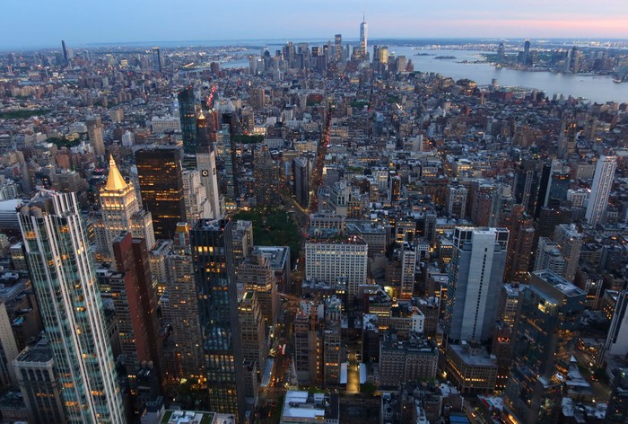 New York, AS dikenal sebagai kota metropolitan dengan gedung-gedung pencakar langit yang tinggi. Dibalik itu, ilmuwan mengungkapkan ini akan tenggelam karena menopang terlalu banyak gedung.