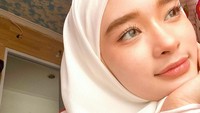 Inara Rusli juga mendapatkan keuntungan dari penjualan sejumlah buku kumpulan doa dan dzikir. Foto: Instagram Inara Rusli