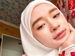 Inara Rusli Live Sambil Hapus Makeup, Wajah Aslinya Bikin Salfok