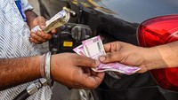 Dikutip dari Bloomberg, Bank Sentral India atau Reserve Bank of India mengatakan bahwa uang kertas pecahan 2.000 rupee (setara US$24) telah mencapai akhir dari masa pakainya.  