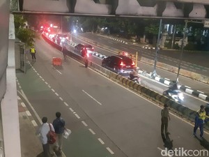 Jl Buncit Raya Arah Ragunan Ditutup, Kendaraan Lintasi Busway-Lalin Macet