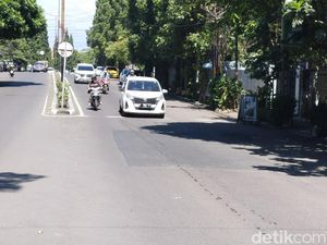 Warga Lega Lubang di Jalan Dago Sudah Ditambal