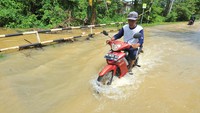 Banjir tersebut diakibat kurang berfungsinya sistem drainase setelah hujan deras pada Selasa (23/5) dini hari.
