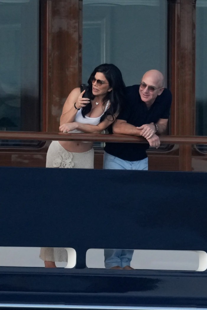 Jeff Bezos dan Lauren Sanchez