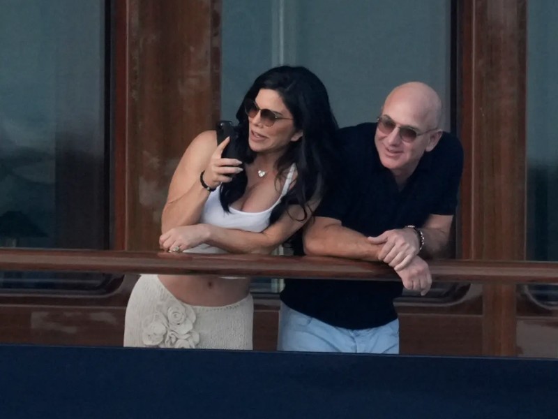 Jeff Bezos dan Lauren Sanchez
