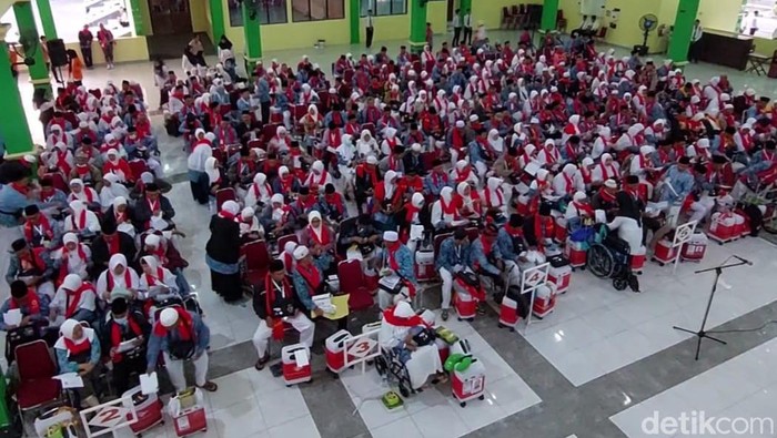 Jemaah calon haji Embarkasi Solo mulai memasuki Asrama Haji Donohudan, Boyolali, Selasa (23/5/2023) pagi.
