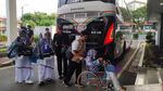Labaik Allahumma Labbaik! 395 Jemaah Haji Kloter 1 Jakarta Berangkat ke Tanah Suci