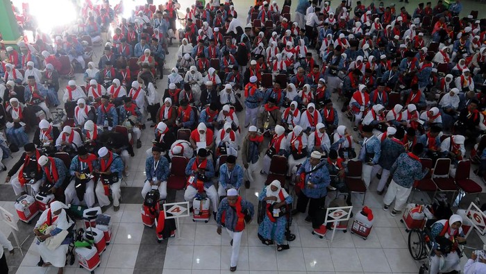 Jemaah Haji Embarkasi Solo Tiba di Asrama Donohudan Jemaah calon haji Embarkasi Solo telah tiba di Asrama Haji Donohudan, Boyolali, Jateng, Selasa (23/5/2023).