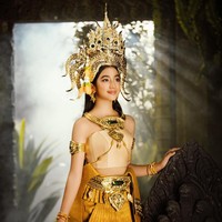 Putri Kerajaan Kamboja, Jenna Norodom mendapat tawaran untuk debut sebagai idol KPop. Jika menerima tawaran tersebut, industri KPop akan memiliki anggota kerajaan pertamanya. Foto: dok. Facebook Jenna Norodom