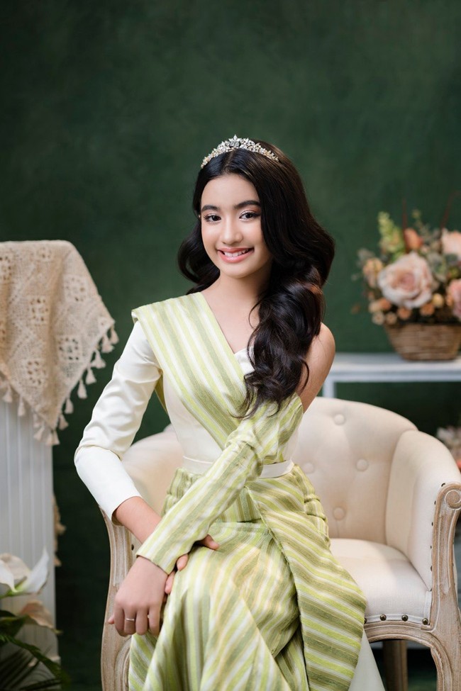 Baru-baru ini, Jenna Norodom muncul dalam liputan media Korea YTN dan mengungkapkan keinginannya untuk menjadi seorang idol KPop. Jenna memang penggemar berat grup KPop BTS dan BLACKPINK. Foto: dok. Facebook Jenna Norodom