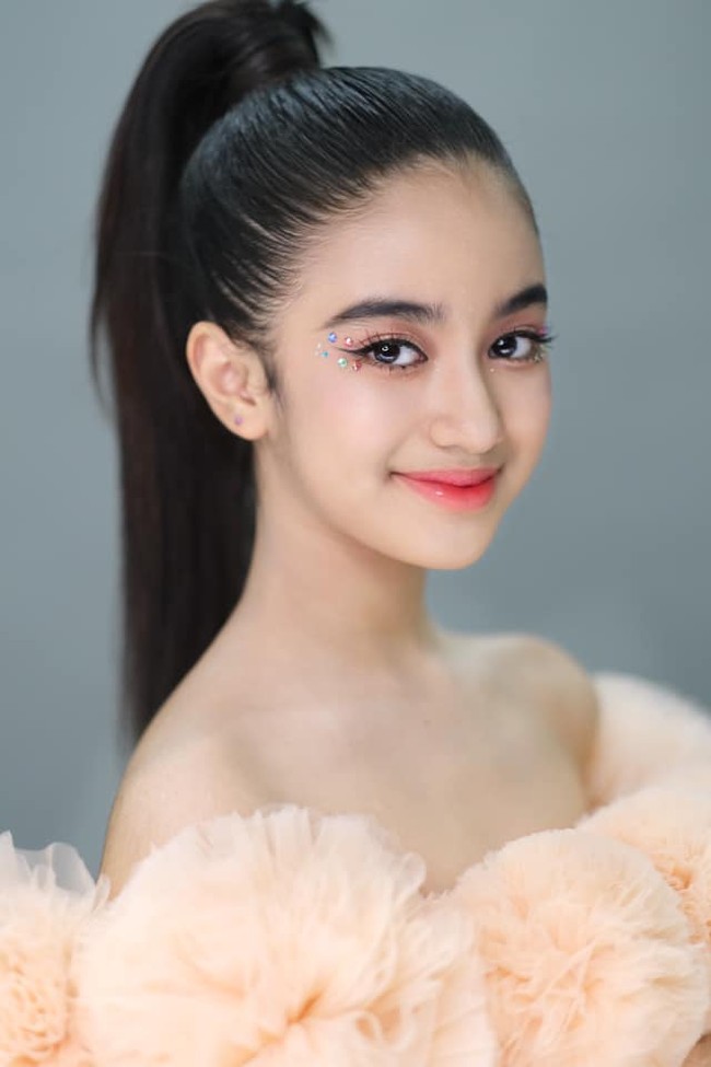 Sebelumnya Jenna Norodom ramai menjadi perbincangan karena kemiripannya dengan Lisa BLACKPINK. Foto: dok. Facebook Jenna Norodom