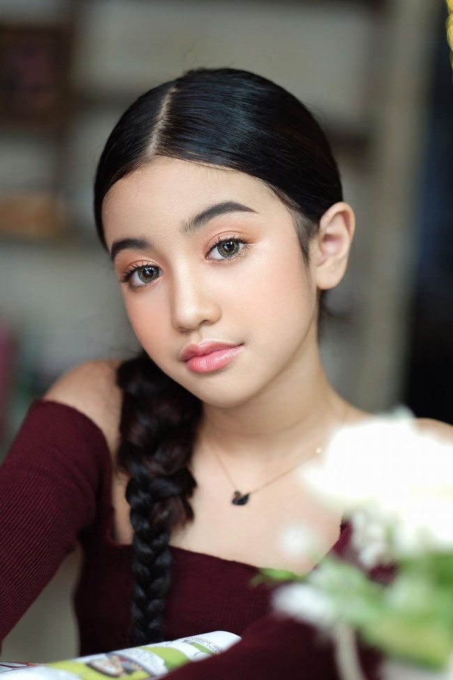 Putri Jenna menikmati gaya hidup mewah sebagai bangsawan dan memiliki akses pendidikan terbaik di Kamboja. Namun kecintaannya pada seni di usia yang sangat muda, membuatnya gigih untuk mengejar cita-cita menjadi idol KPop. Foto: dok. Facebook Jenna Norodom