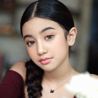 Putri Jenna menikmati gaya hidup mewah sebagai bangsawan dan memiliki akses pendidikan terbaik di Kamboja. Namun kecintaannya pada seni di usia yang sangat muda, membuatnya gigih untuk mengejar cita-cita menjadi idol KPop. Foto: dok. Facebook Jenna Norodom