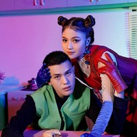 Maria Eka adalah penyanyi pendatang baru jebolan ajang pencarian bakat Rising Star Indonesia 2018. Sama-sama di dunia tarik suara Julian dan Maria dinilai memiliki kecocokan. Foto: dok. Instagram/@julianjacs