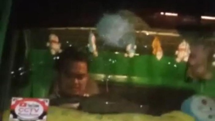 Kaca mobil truk pecah dilempar OTK di Pinrang.