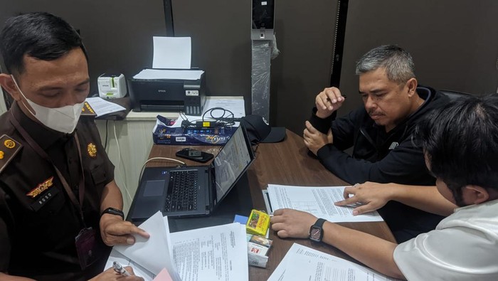 Kejagung tetapkan 1 tersangka baru kasus korupsi BTS 4G Kominfo, inisial WP.