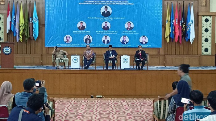 Ketua KPU Hasyim Asyari dalam seminar di UIN Jakarta