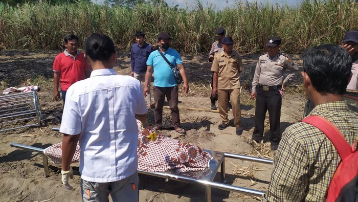 Lansia di Kediri tewas terbakar saat memadamkan api di sawahnya