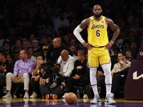 LA Lakers PHK Belasan Karyawan