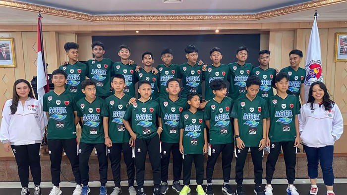 23 pesepakbola dari Lombok Football Club (Lombok FC) U-16 berangkat ke training camp Salou, kota resor di Barcelona, Spanyol, Selasa (23/5/2023).