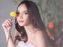 8 Potret Puteri Indonesia Intelegensia yang Dikritik Jadi Calo Tiket Coldplay