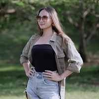 Setelah ramai dikritik, Lycie memberikan klarifikasi bahwa ‘orang dalam’ yang dia maksud adalah keluarga dan kerabat dekat yang memenangkan war ticket. Dia pun menjelaskan bahwa tiket yang dijual sebenarnya tidak sampai 100. Foto: Instagram/@lyciejo