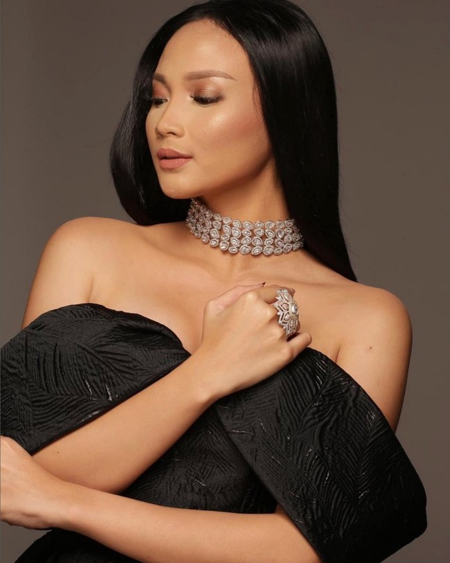 Lycie Joanna Jon Sen wanita kelahiran Batam yang sempat mengikuti kontes kecantikan Puteri Indonesia 2019, mewakili Provinsi Kepulauan Riau. Foto: Instagram/@lyciejo