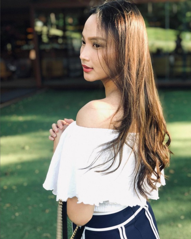 Wanita berusia 27 tahun ini meraih gelar Putri Indonesia Intelegensia 2019 karena dinilai memiliki kualitas kecantikan fisik dan kecerdasan yang baik. Foto: Instagram/@lyciejo