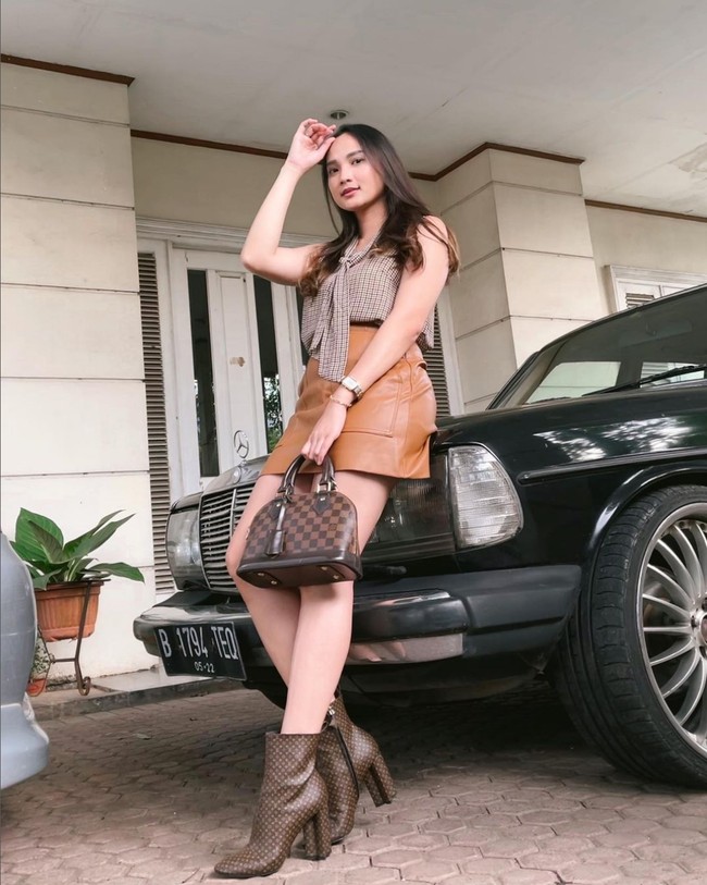 Pemilik tinggi badan 170 cm ini juga cukup populer di media sosial. Dia memiliki 11 ribuan followers di Instagram. Foto: Instagram/@lyciejo