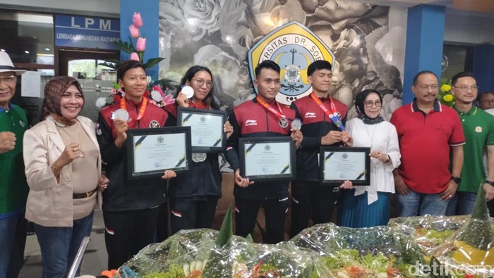 Mahasiswa Unitomo Surabaya yang berhasil meraih medali Sea Games 2023 Kamboja.