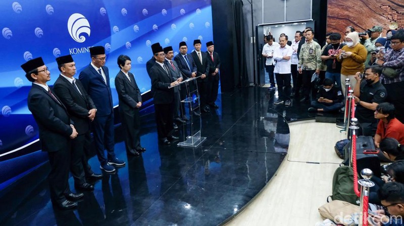 Plt Menkominfo Mahfud Md melantik 4 pejabat eselon I di lingkungan Kominfo, Selasa (23/5/2023). Mahfud memastikan pelantikan ini tidak terkait dugaan korupsi BTS yang menjerat menteri sebelumnya, Johnny G Plate.