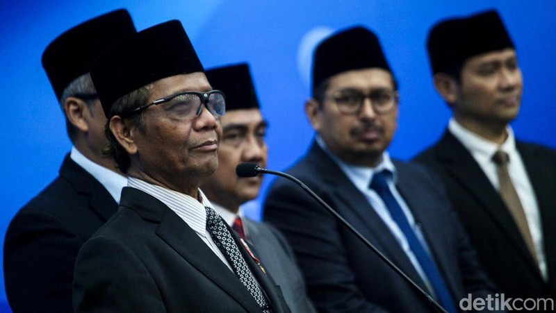 Plt Menkominfo Mahfud Md melantik 4 pejabat eselon I di lingkungan Kominfo, Selasa (23/5/2023). Mahfud memastikan pelantikan ini tidak terkait dugaan korupsi BTS yang menjerat menteri sebelumnya, Johnny G Plate.