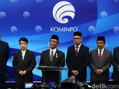 Mahfud Md Lantik 4 Pejabat Eselon I Kominfo