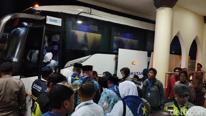 388 calon jemaah haji (CJH) dari kloter 1 embarkasi Makassar, Sulawesi Selatan (Sulsel).