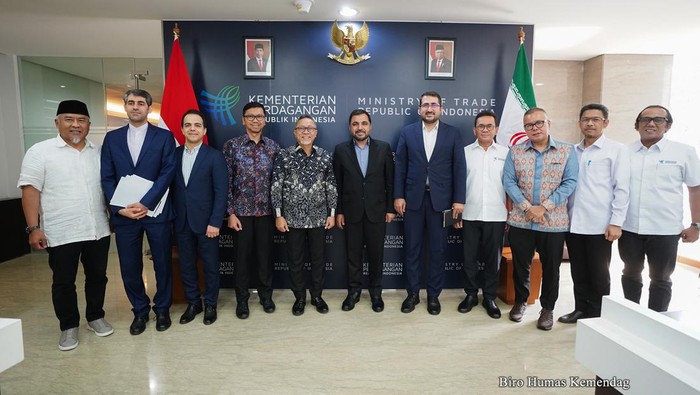 Mendag Zulhas menerima kunjungan Menteri Teknologi Informasi dan Komunikasi Republik Islam Iran, Isa Zarehpur di Kantor Kementerian Perdagangan, Jakarta.